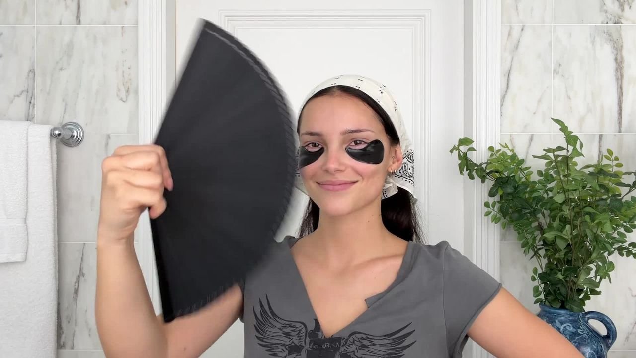 Inde Navarrette’s Unusual Hand Lotion Trick Makes Her Look Like a “Pretty, Pretty Princess”