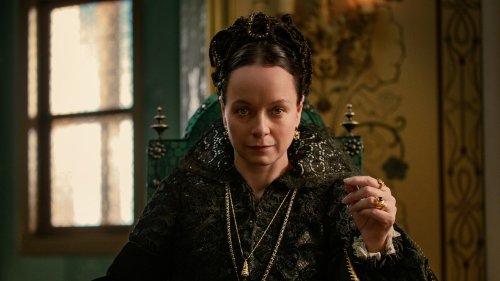 Samantha Morton on Her Bumper Year and Deliciously Twisted Turn in ‘The Serpent Queen’