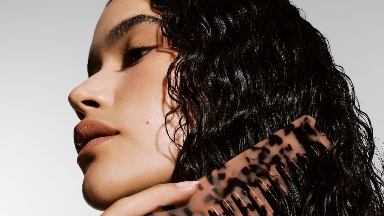For Soft and Voluminous Hair, Try Reverse Hair Washing