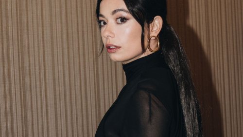 La mirada felina de Anna Castillo en los Latin Grammy 2023 o el truco fácil para estilizar los ojos