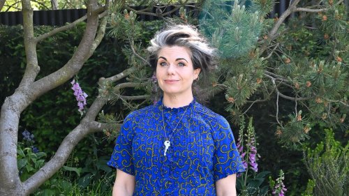 Caitlin Moran: “Tengo 50 años, el algoritmo me muestra preciosas extensiones de cocina. A tu hijo preadolescente, le empieza enviando porno suave”