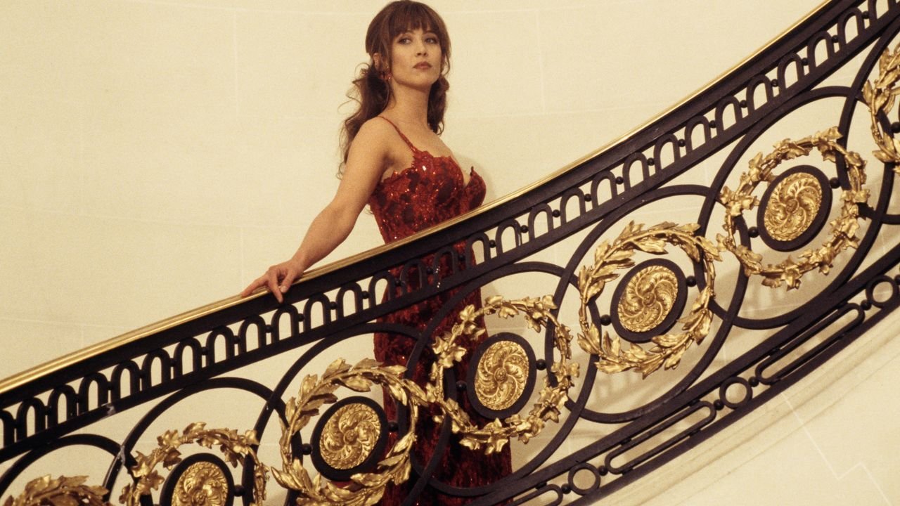 Ces essentiels mode qui ont fait de Sophie Marceau une icône à la Française