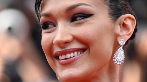 Spotted : Bella Hadid ose le strass dentaire sur le red carpet du Festival de Cannes !