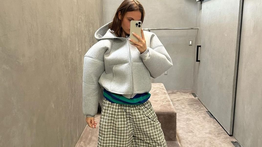 Bottes blanches : comment les porter sans faute de goût cet hiver ?