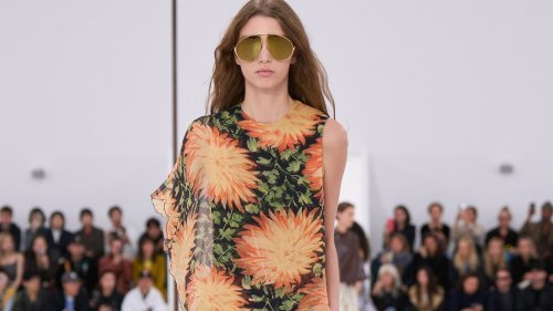 Fleurs : 3 looks pour porter l'imprimé cet été sans faire de faux pas