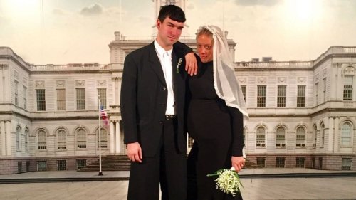Chloë Sevigny portait une robe de mariée transparente et sexy Glenn Martens pour Jean Paul Gaultier pour son mariage