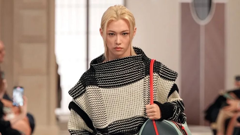 Felix Lee, star du groupe de K-Pop Stray Kids, a enflammé le défilé Louis Vuitton de Nicolas Ghesquière