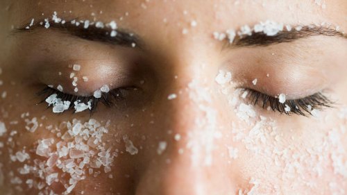 Le sel : cet ingrédient présent dans toutes les cuisines donne un coup de boost à notre skincare (et à nos cheveux)