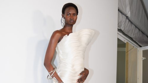 Balmain Festival : Olivier Rousteing dévoile une robe couture en plastique recyclé