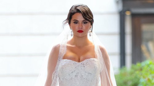 À New York, Selena Gomez crée la surprise en robe de mariée de princesse
