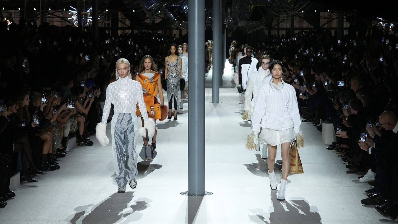 Louis Vuitton : Nicolas Ghesquière célèbre 10 ans de mode avec un défilé événement