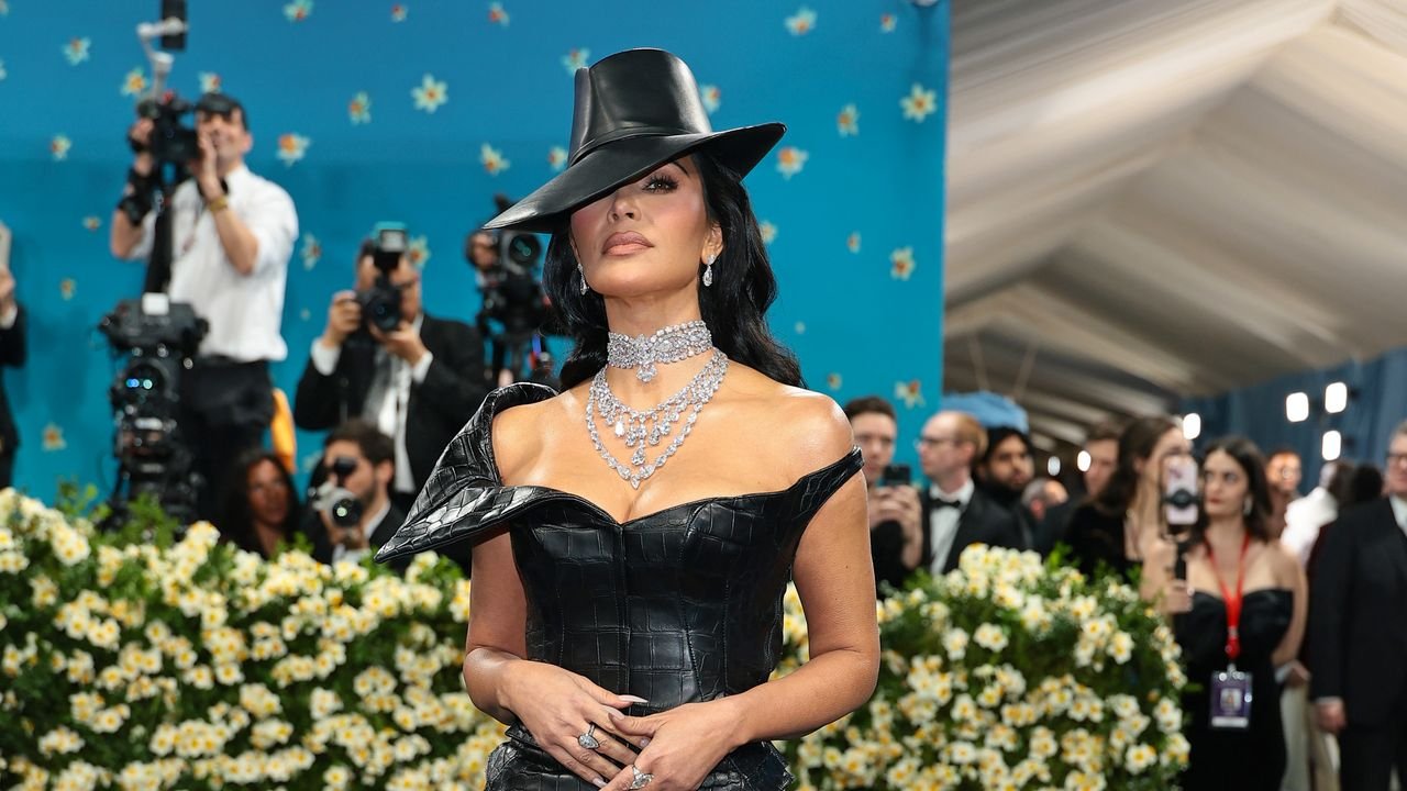 Kim Kardashian fait sensation en total look Chrome Hearts au Met Gala 2025