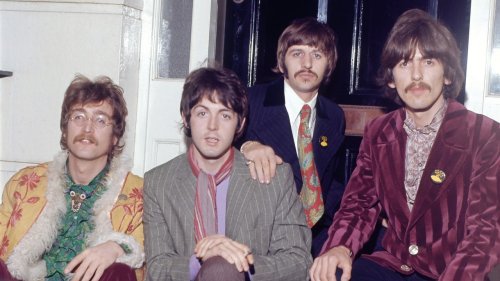 Quel réalisateur de renom les quatre films sur les Beatles à venir ?