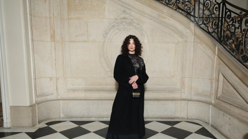 Deva Cassel, la fille de Monica Bellucci et Vincent Cassel, ose la transparence au défilé Dior