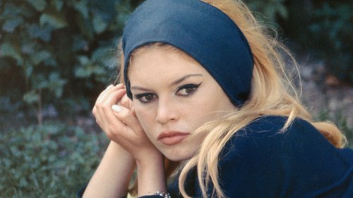 Ces essentiels mode qui ont fait de Brigitte Bardot une icône