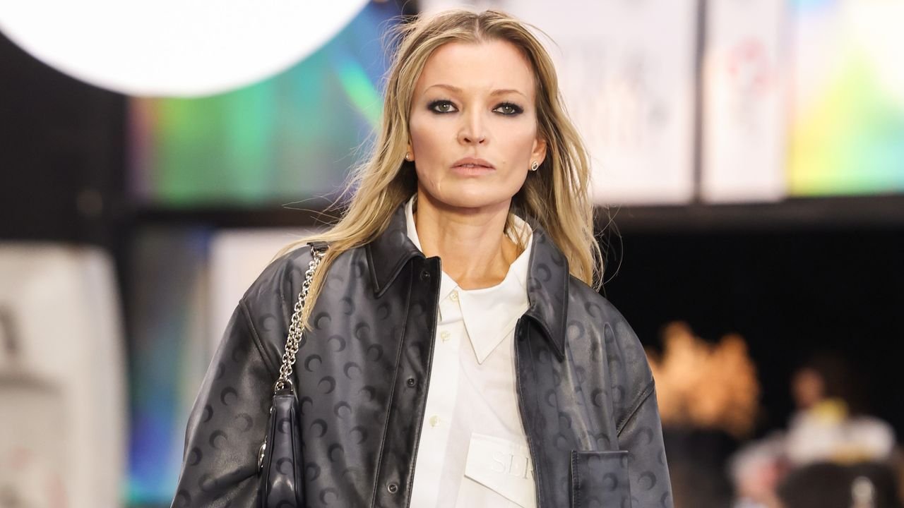 Le sosie de Kate Moss enflamme le défilé Marine Serre à la Fashion Week de Paris