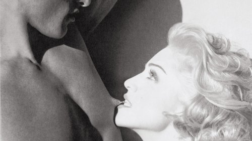 Saint Laurent expose le livre Sex de Madonna, l'un des ouvrages les plus scandaleux de l'histoire