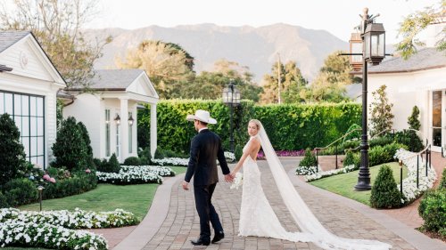 La mariée portait une robe Alexander McQueen pour son mariage western à Montecito en Californie