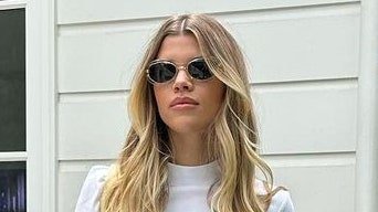 Voici la meilleure façon de porter le T-shirt cet été selon Sofia Richie