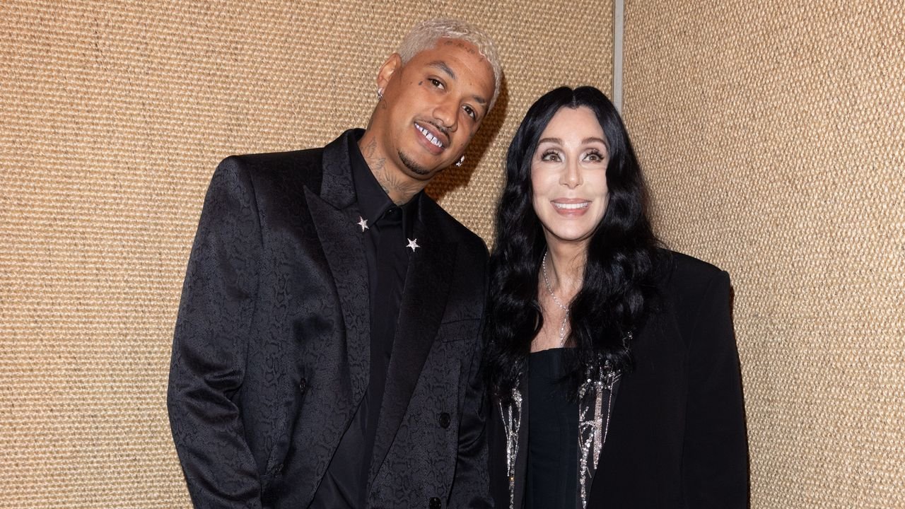 Cher et son boyfriend, Alexander Edwards, osent le matching-outfit au défilé Balmain