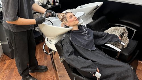 Coloration extrême : je suis passée de brune à blonde après 16 heures chez le coiffeur