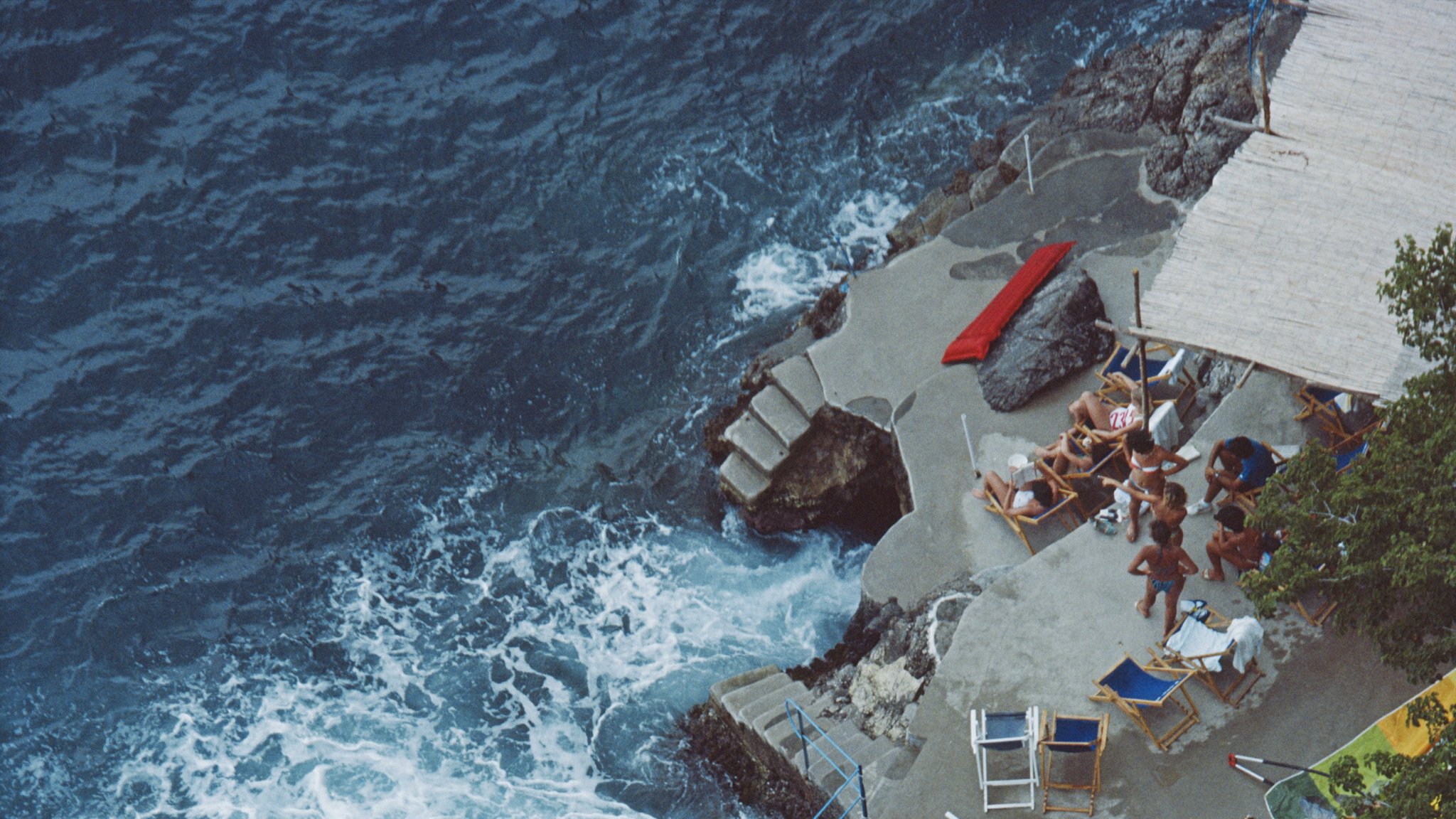 Les plus belles piscines au monde photographiées par Slim Aarons