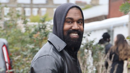 Kanye West ose les tongs au défilé Burberry