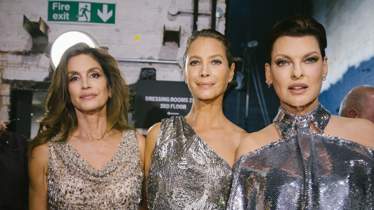 Naomi, Cindy, Linda, Christy… Les supermodels des 90's enflamment le défilé Vogue World 2023 à Londres
