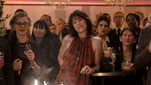 “Jurer à tout-va, ça fait beaucoup de bien !” : Charlotte Gainsbourg revient sur son rôle dans la série Étoile