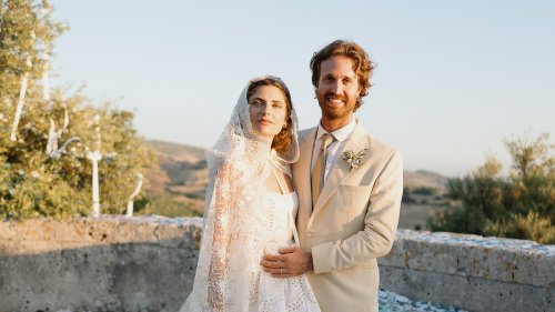 Pour son mariage en Sicile, Lucrezia Bonaccorsi Beccaria portait 7 robes de mariée signées par sa mère la créatrice Luisa Beccaria