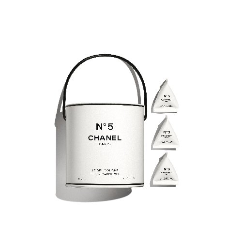 Chanel : un pop-up store Chanel a été installé à Paris pour présenter des produits collector