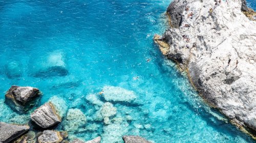Les 14 plus belles plages en Grèce où se baigner cet été