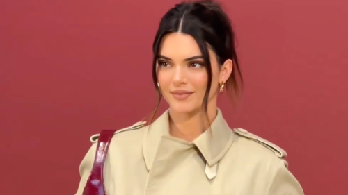 Kendall Jenner porte la tendance sexy qui détrônera toutes les robes