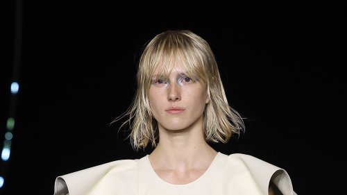 Tendances beauté : les 15 maquillages et coiffures à retenir de la Fashion Week de Paris printemps-été 2023