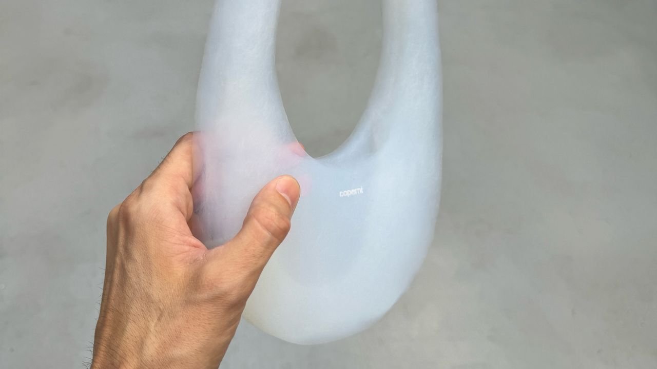 Coperni dévoile son nouveau sac star… fait de 99% d'air!