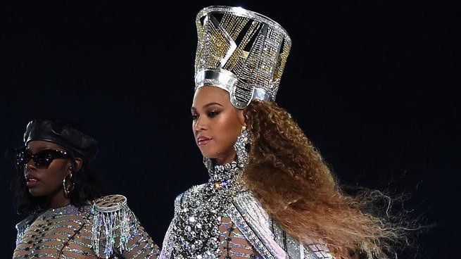 Beyoncé en 9 looks de scène extraordinaires