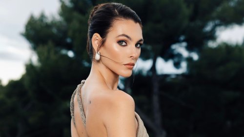 Encore plus audacieuse que sa naked dress, la double bague de Vittoria Ceretti a attiré tous les regards