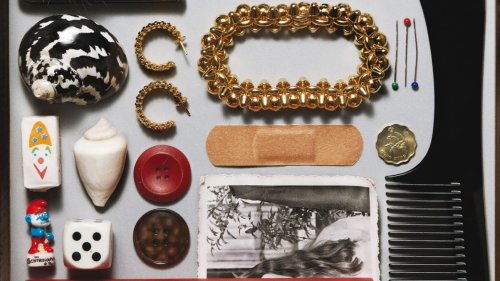 Clash de Cartier è il gioiello pensato per conciliare gli opposti e oggi la sua veste si fa ancora più audace
