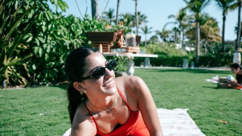 La instructora Annie Moves me dijo cuáles son las posturas de yoga para dormir mejor y aliviar el dolor de cadera