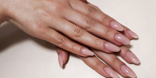 Les 3 couleurs de vernis idéales pour sublimer les peaux très blanches