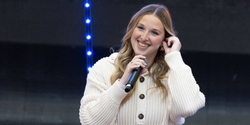 Héléna en concert à Lille : la chanteuse perd le contrôle de son show face à des fans déchaînés