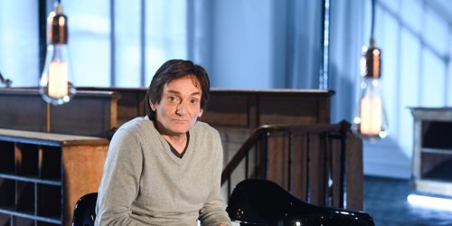 "Tous ses amis lui ont tourné le dos" : Pierre Palmade plongé dans la solitude depuis sa sortie de prison, un proche s'inquiète et tire la sonnette d'alarme