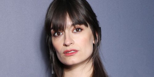 “J’ai été très, très touchée” : Clara Luciani revient sur La Grenade, devenu un hymne de combat contre le cancer du sein