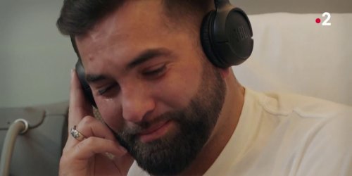 Kendji Girac en larmes dans Rendez-vous en terre inconnue, bouleversé par un message de sa fille (ZAPTV)