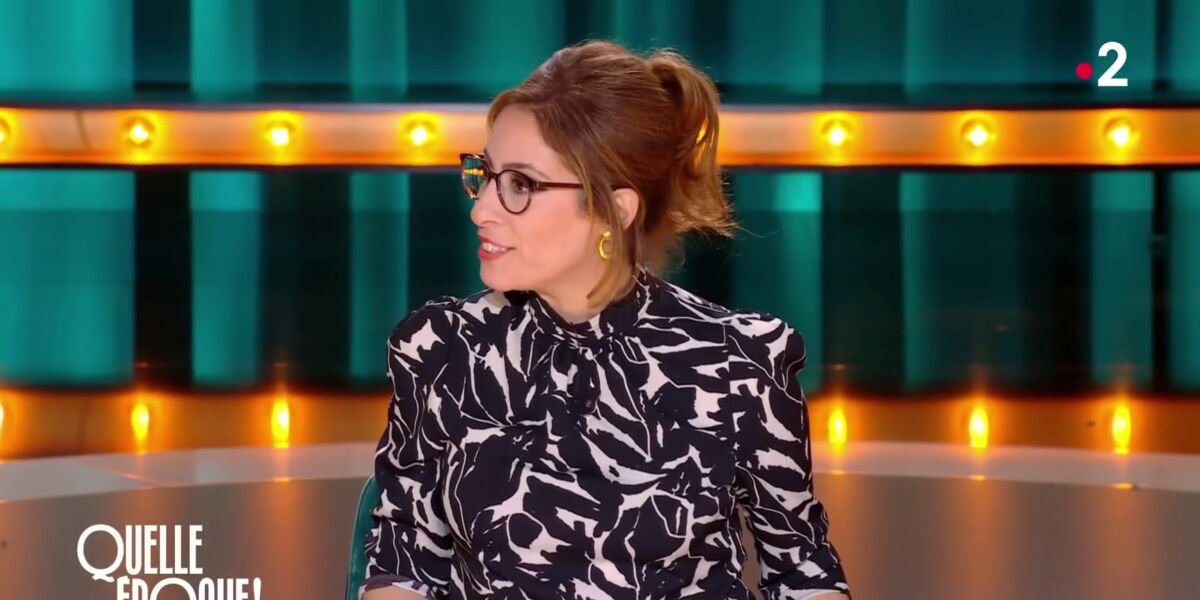 "Un petit souci dans l'œil" : Léa Salamé raconte sa mésaventure dans Quelle Époque, Christophe Dechavanne décontenancé (ZAPTV)
