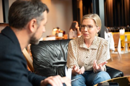 Gewessler: “Es kann nicht sein, dass man 2000 Millionen Euro in eine Straße steckt, aber bei Familien und Kindern kürzt”