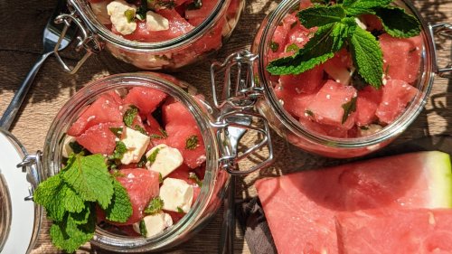 Wassermelonen-Schafskäse Salat mit Minze – zum Picknick & Grillen