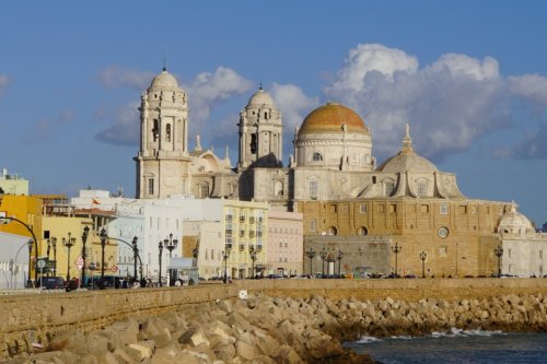 Ausblick vom Turm und eine ungewöhnliche Krypta in der Kathedrale von Cádiz