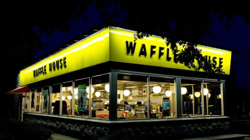 Customer Surprises Waffle House Waitress With $600 Tip