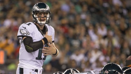 Wentz suffers hairline fracture in ribs